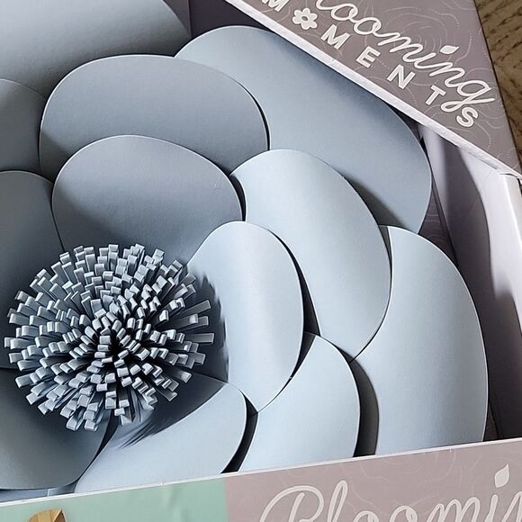 Nursery blue wall hanging decrotive flower with 2 gold leaves dusty blue NWT - Picture 3 of 6